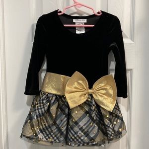 Toddler’s holiday dress
